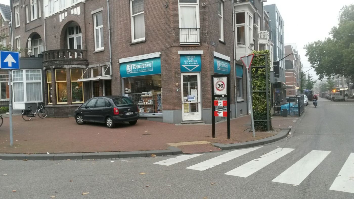 De winkel van Teunissen op de hoek van de Hertogstraat